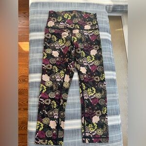 Lululemon Floral Cropped Leggings